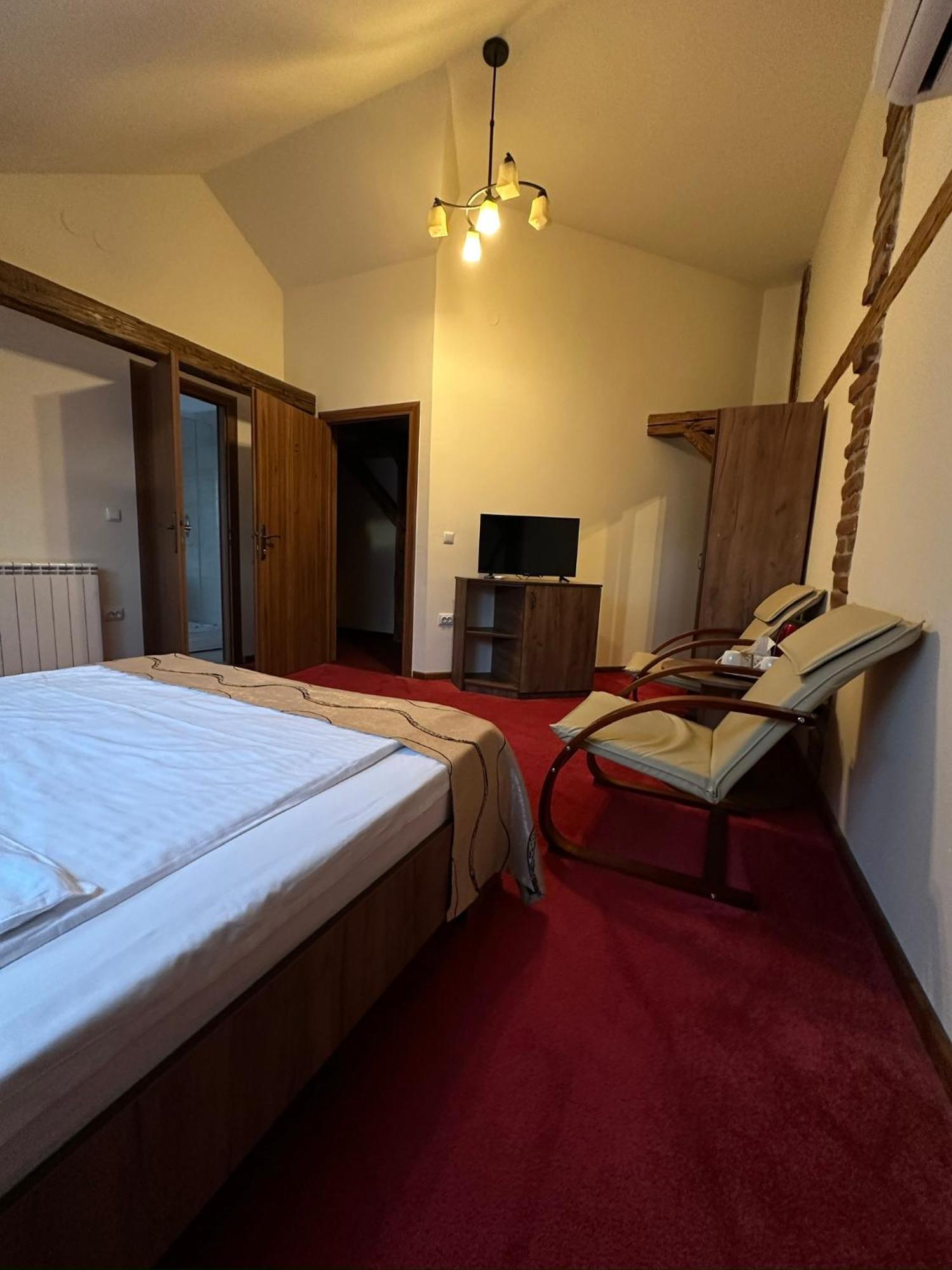 Antique Aparthotel Alba Iulia Zewnętrze zdjęcie