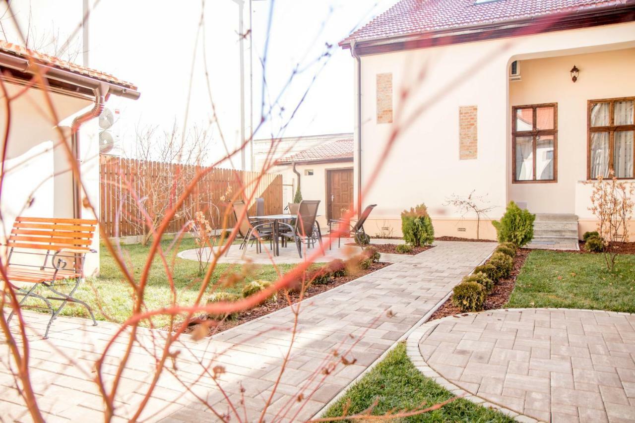 Antique Aparthotel Alba Iulia Zewnętrze zdjęcie