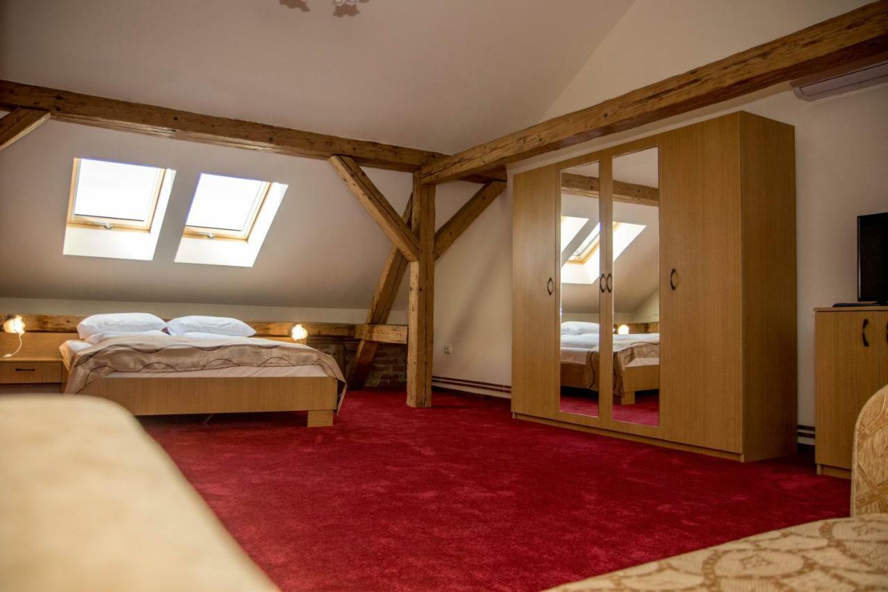 Antique Aparthotel Alba Iulia Zewnętrze zdjęcie
